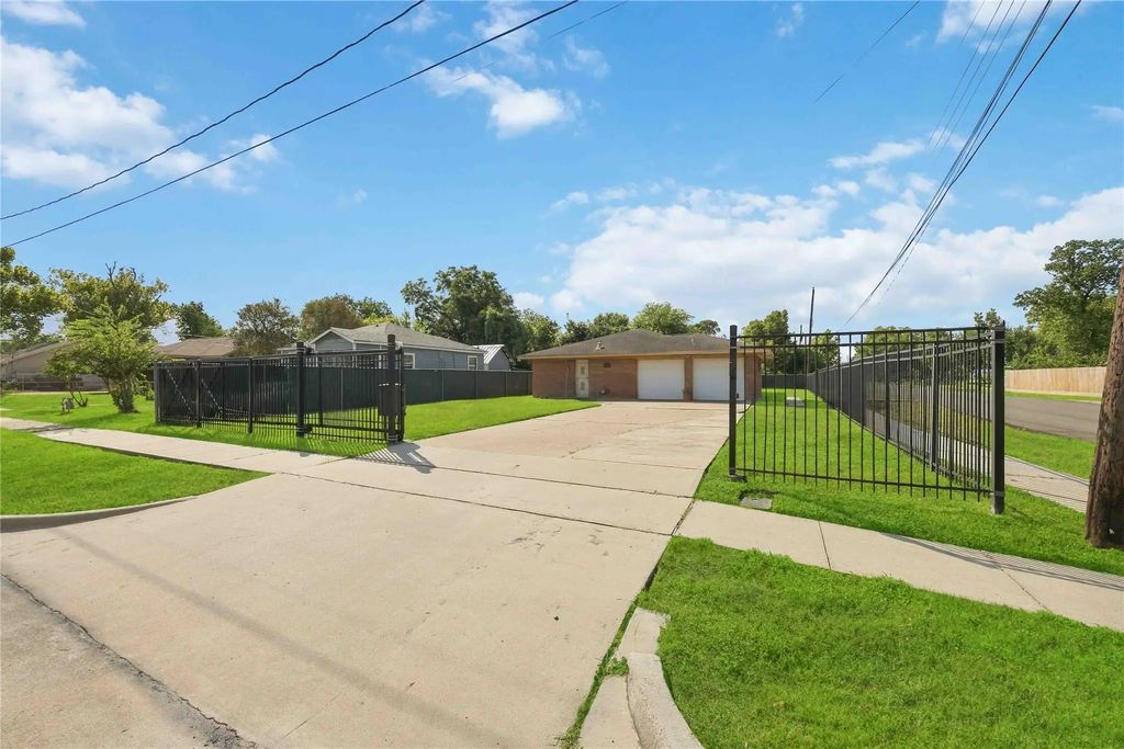 6202 Crane Street, Houston