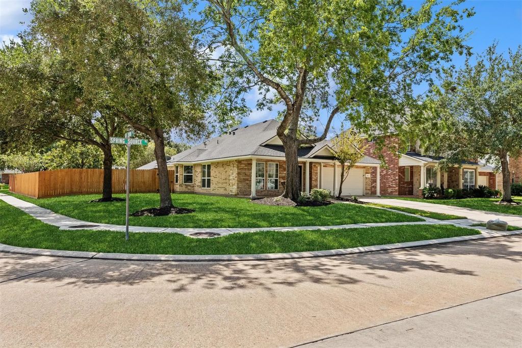 922 Spring Source Place, Spring