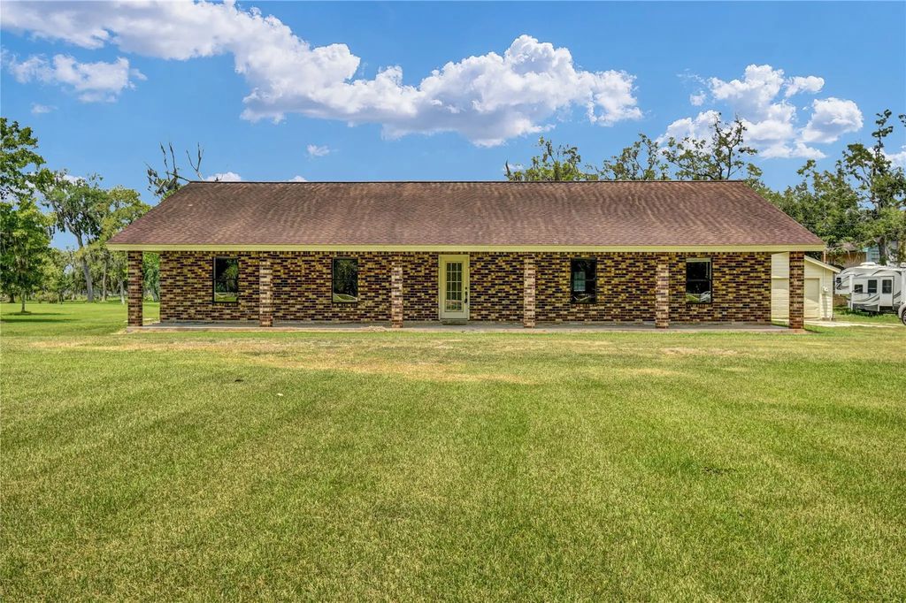 6192 County Road 803, Sweeny