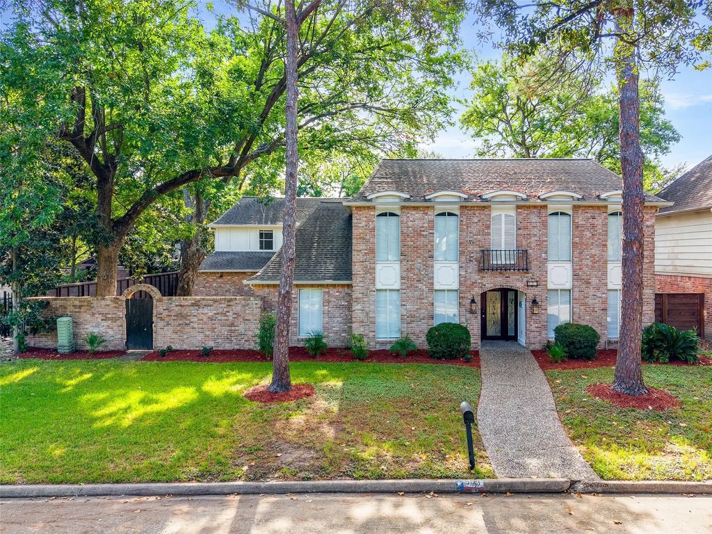 903 Crossroads Drive, Houston