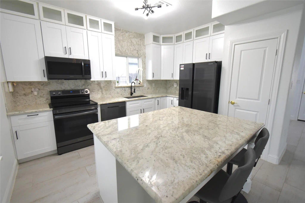 42 County Road 5102l, Cleveland