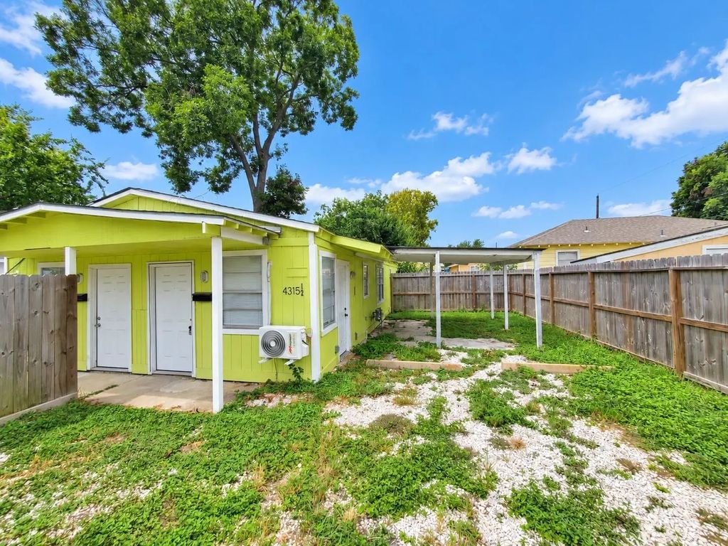 4315 Chapman Street 1/2, Hockley