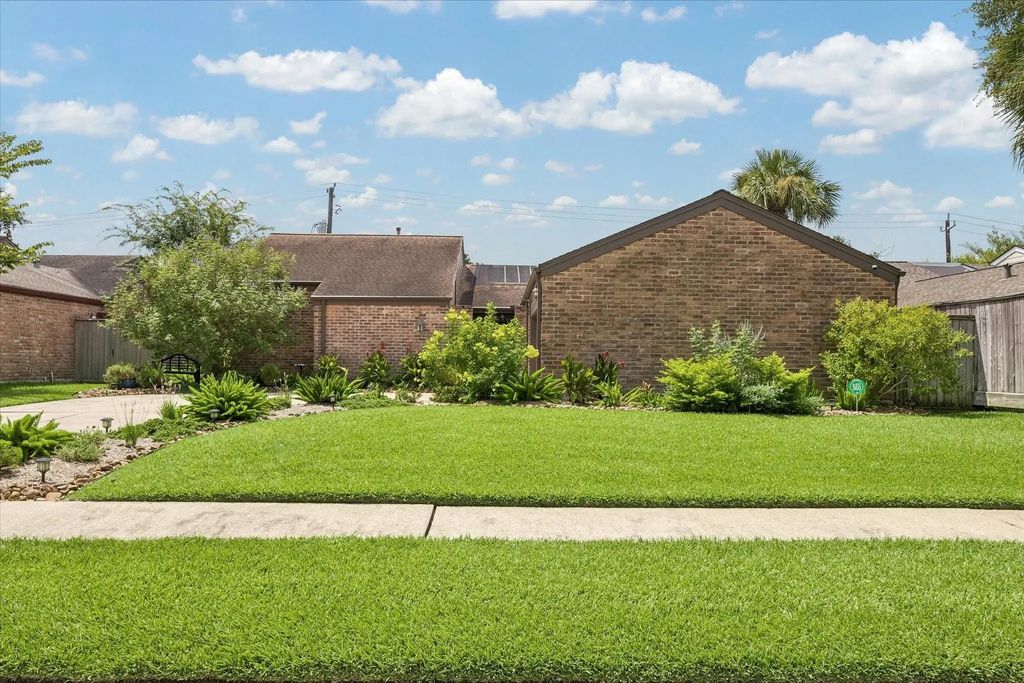 11315 Piping Rock Drive, Houston