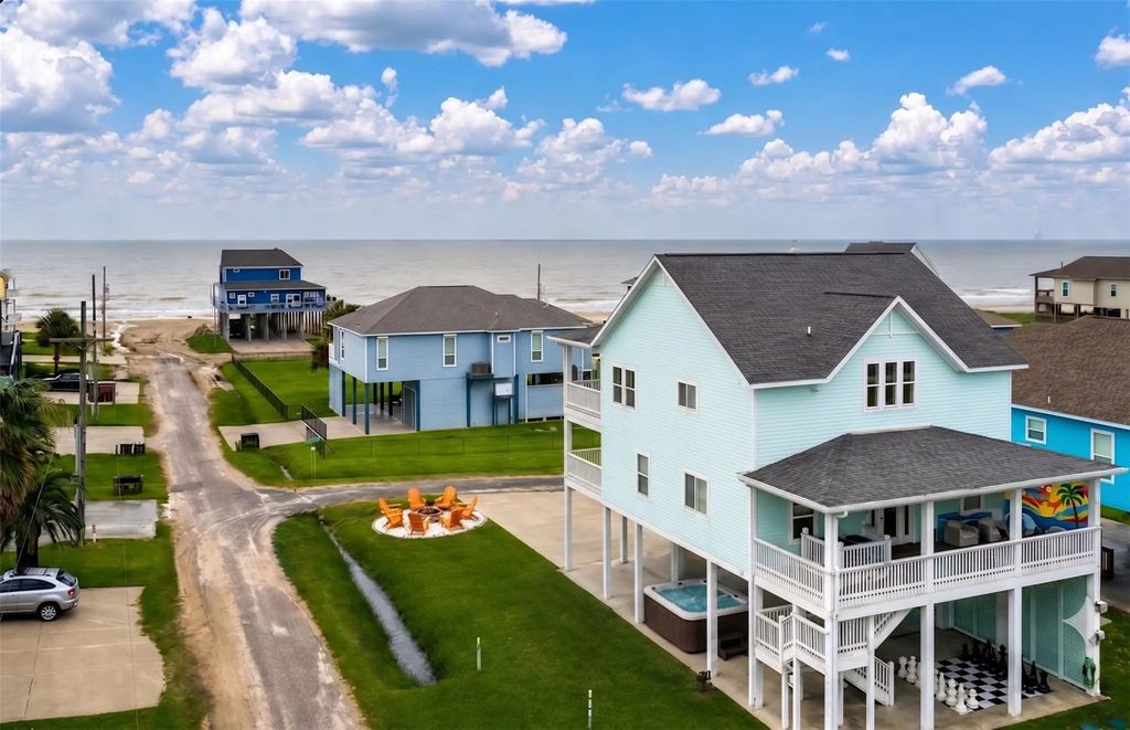 819 Eastview, Crystal Beach