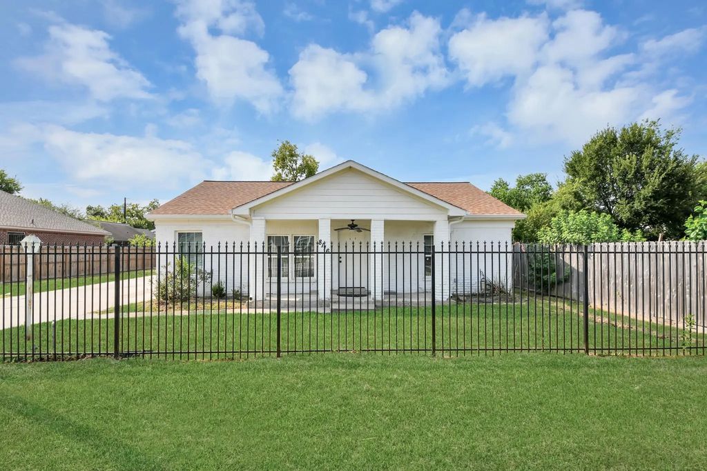 8116 Saint Louis Street, Houston