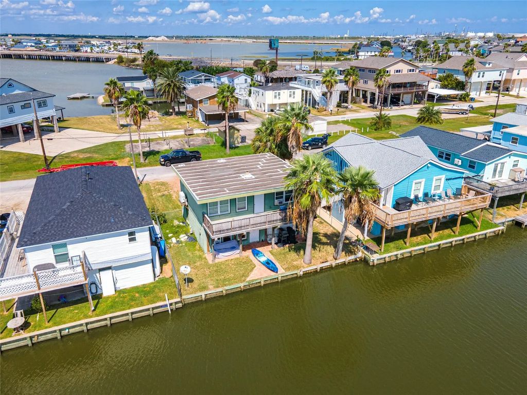 40 Lakeside Drive, Hitchcock