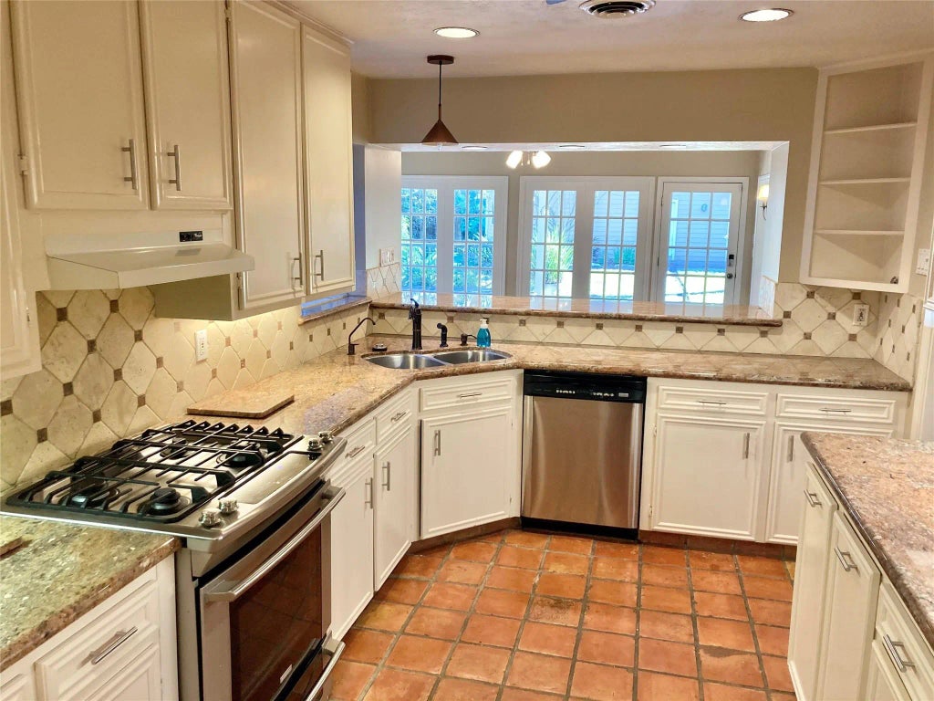 4907 Elm Street, Bellaire