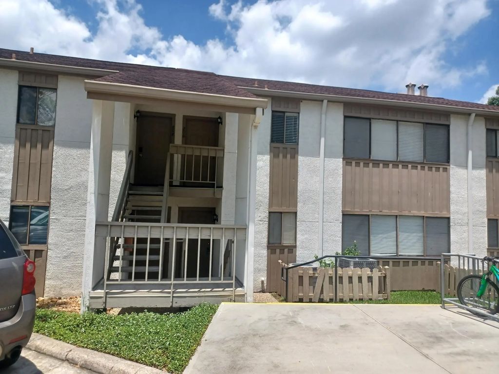 12100 Melville Drive 206b, Montgomery