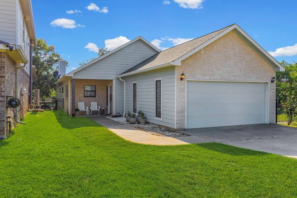 185 Bayview Lane, Livingston
