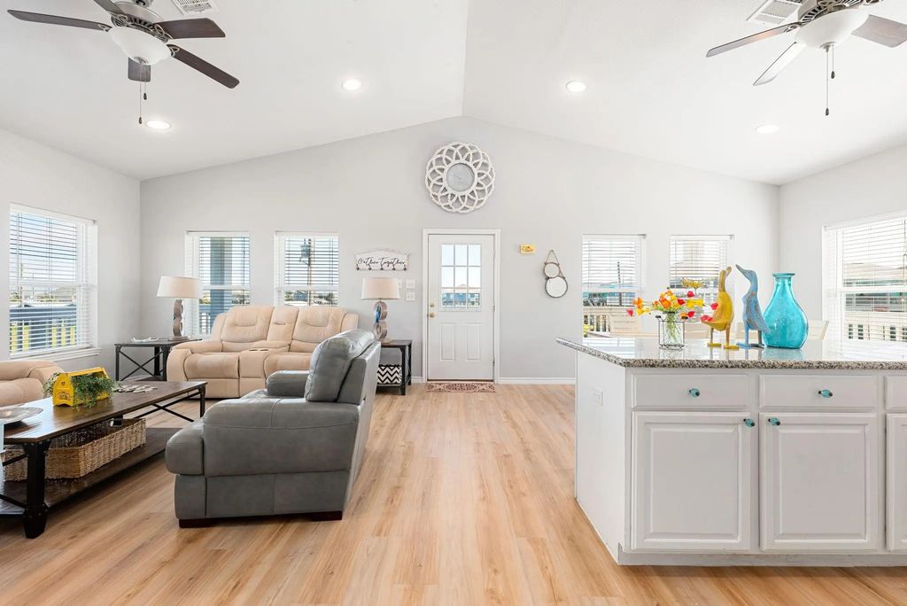 847 S Tinkle Lane, Crystal Beach
