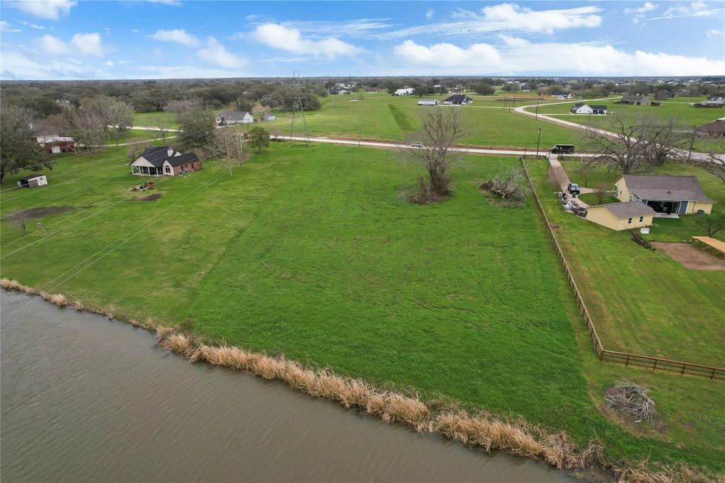 708 Winchester Trail, Angleton