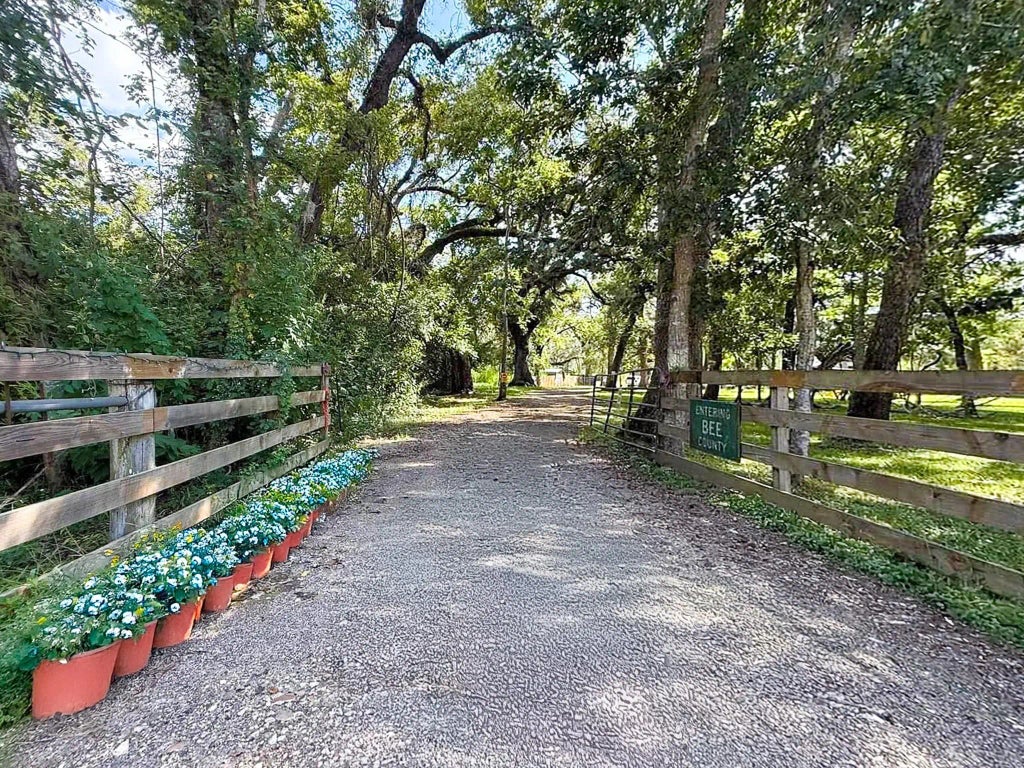 209 River Road, Angleton