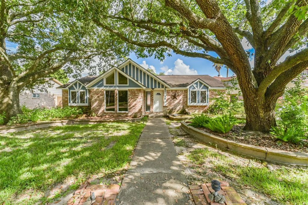 16511 Clearcrest Drive, Houston