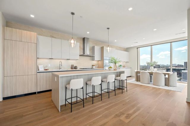 1711 Allen Parkway 2001, Houston