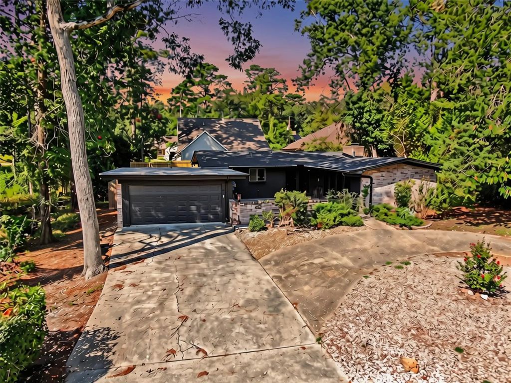 8 Hanover Lane, Panorama Village