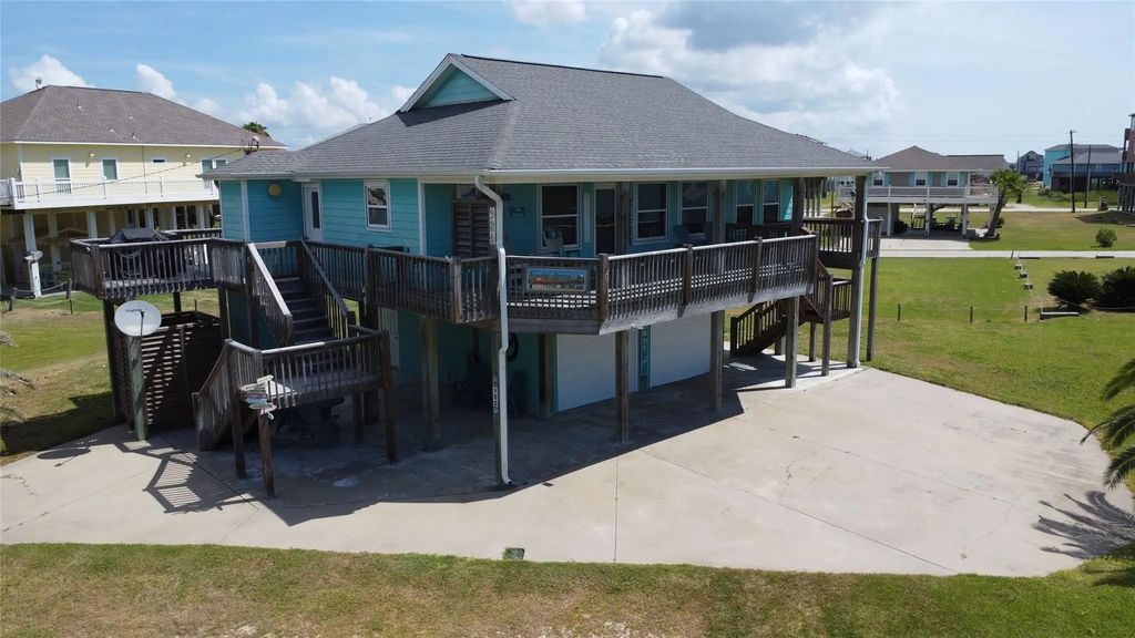 980 S Stingaree Drive, Crystal Beach