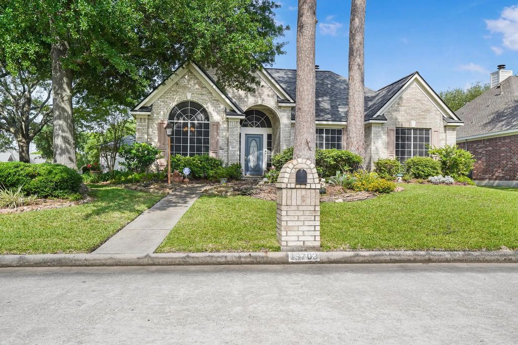 19703 Clear Glen Drive, Humble