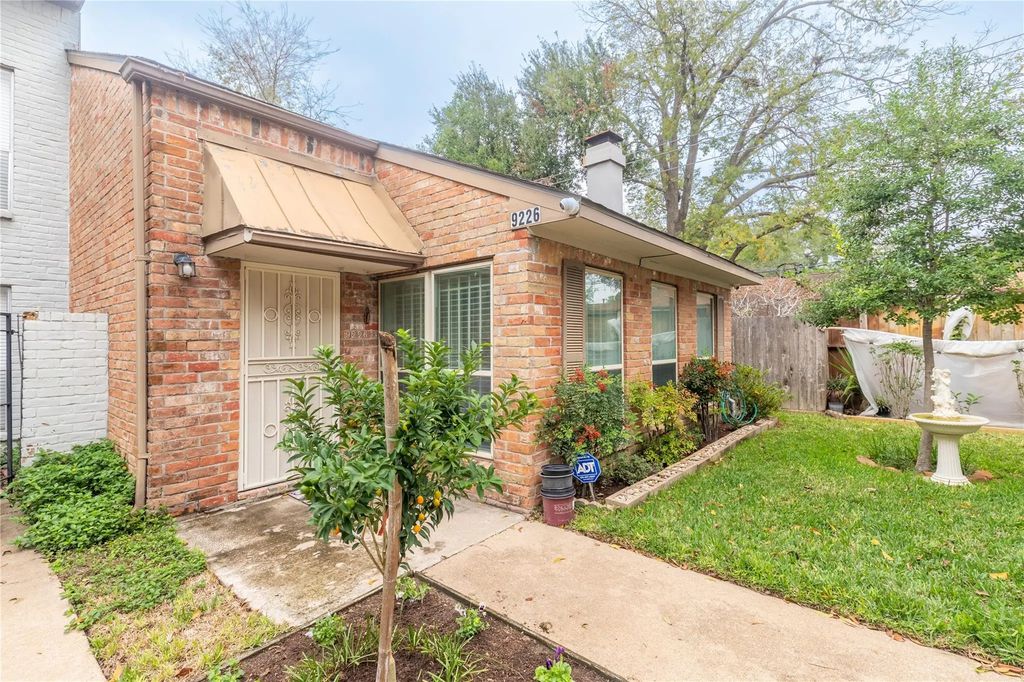 9226 Westwood Village Drive 13, Houston