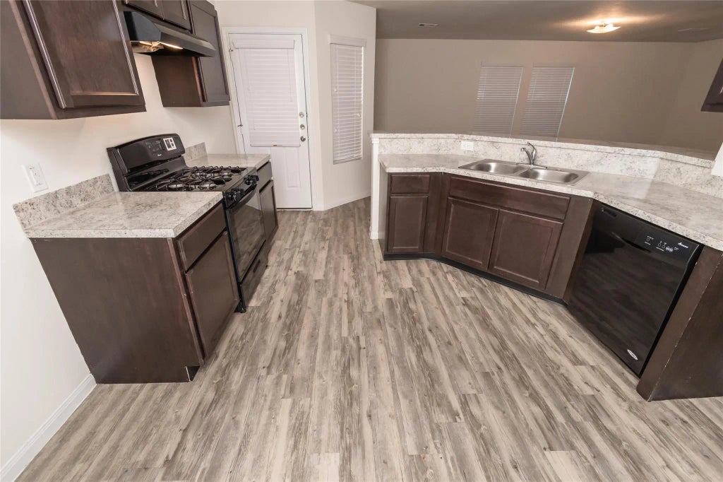 5452 Quail Cove Lane, Houston