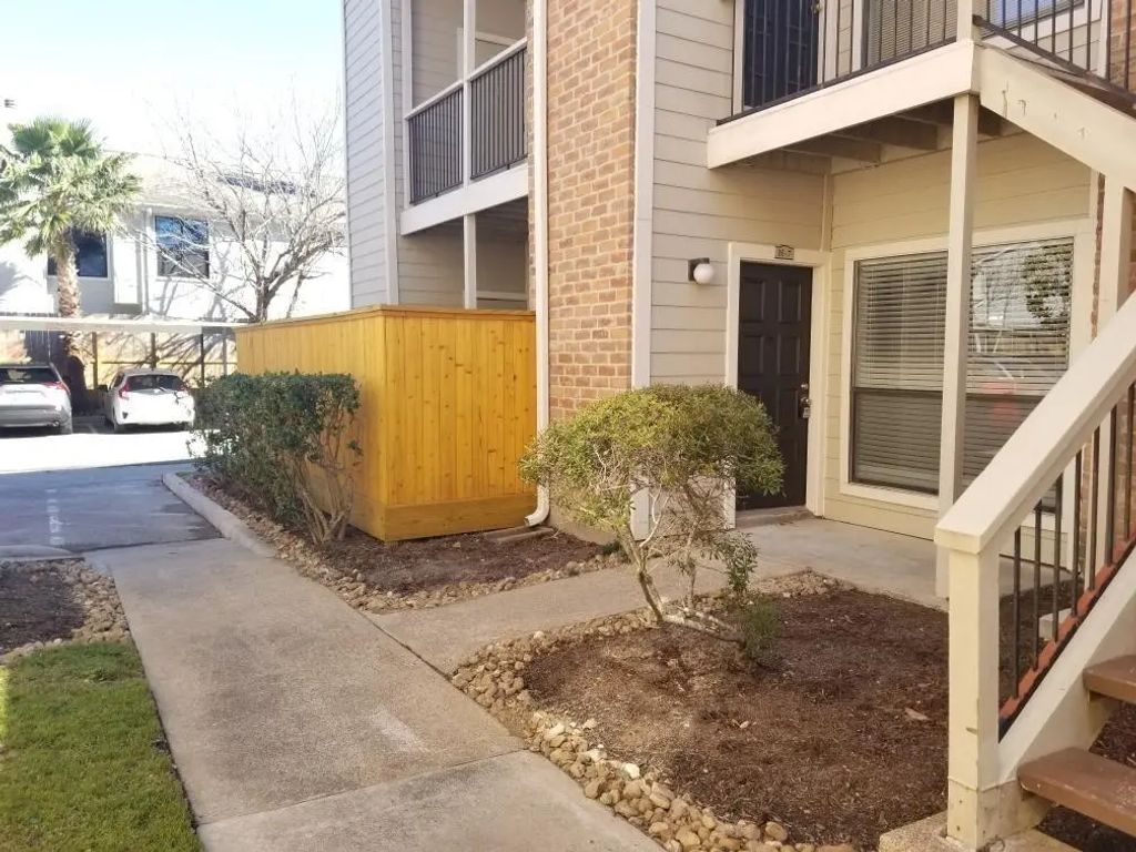 2001 Bering Drive 7h, Houston