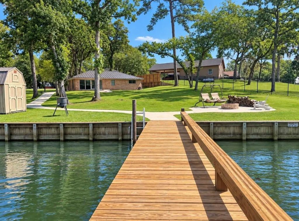 332 Red Oak Lane, Trinity