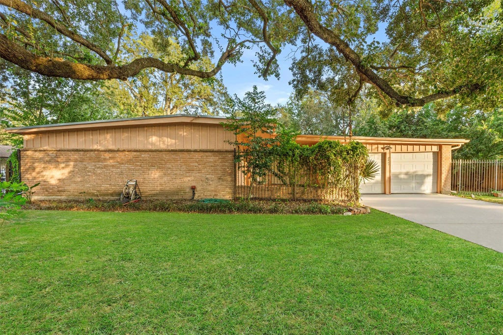 2927 Rockyridge Drive, Houston