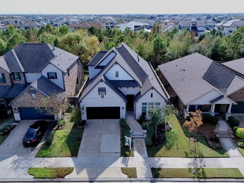 19243 Presa Canyon Drive, Cypress