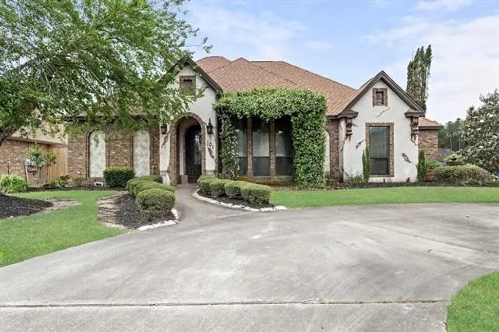 101 Sir Cameron, Lumberton