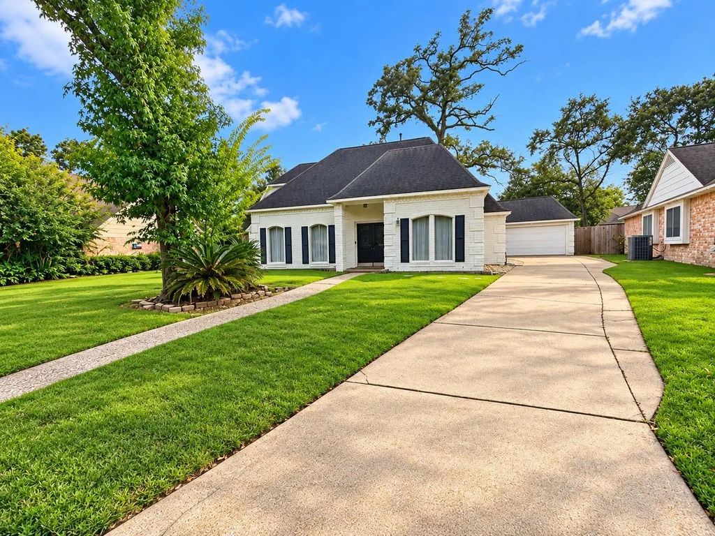 14131 Cleobrook Drive, Houston