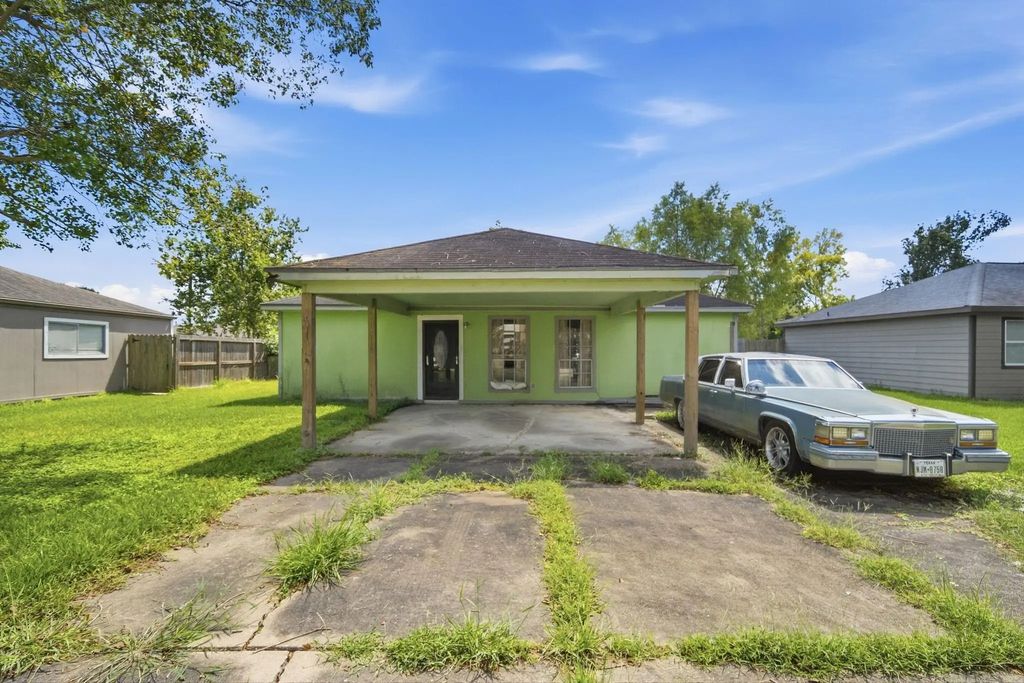 4826 27th Street, Dickinson
