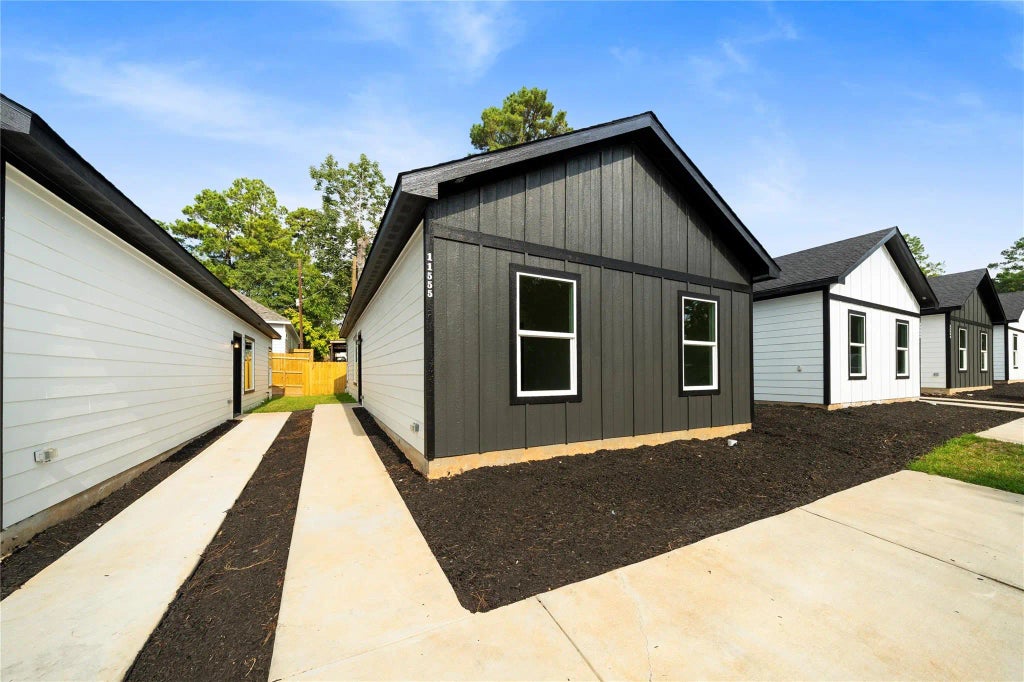 11555 Persimmon Street, Willis