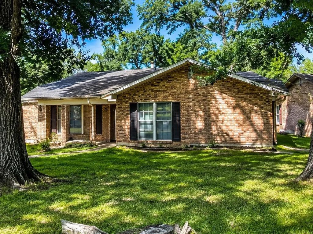 1429 Circle Drive, Sealy