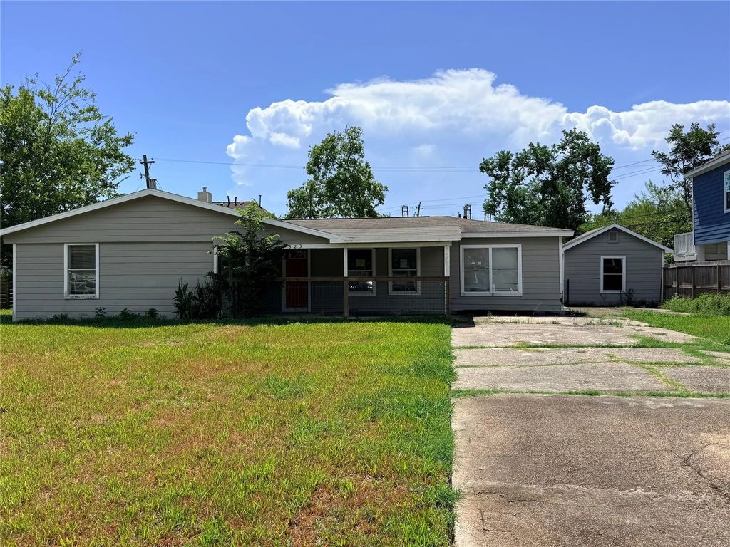 323 Seagrove Street, Shoreacres