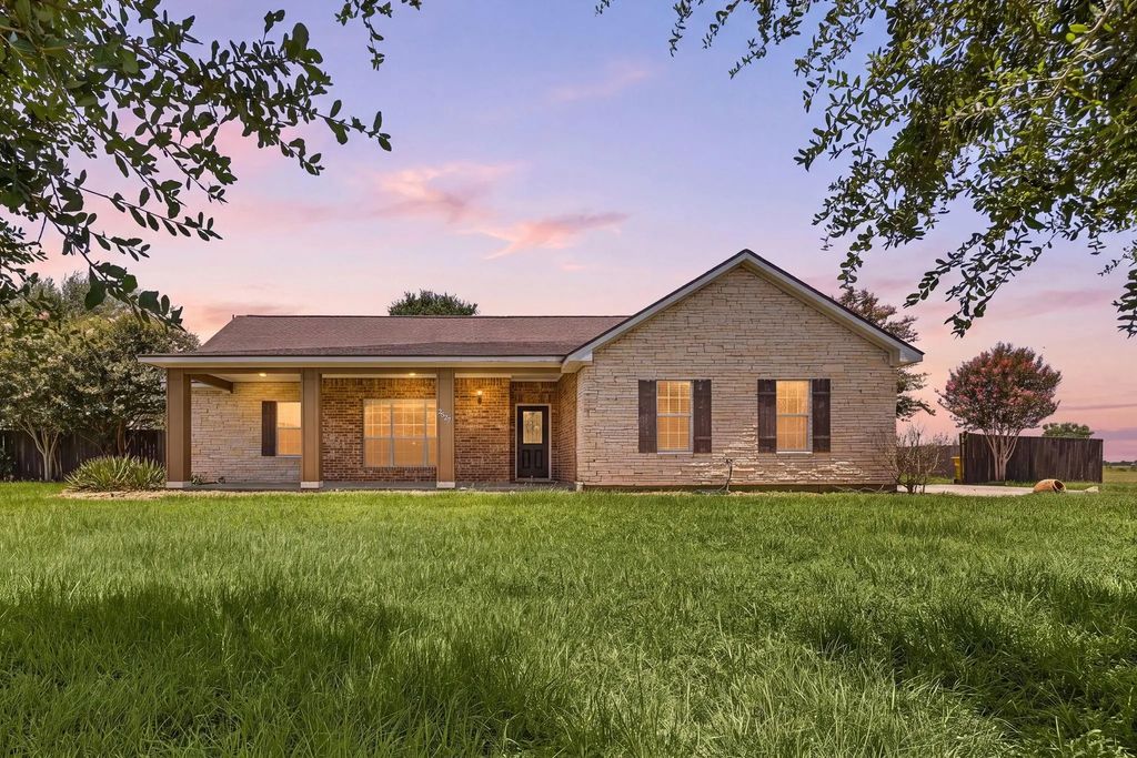 2527 Settlers Way Drive, Sealy