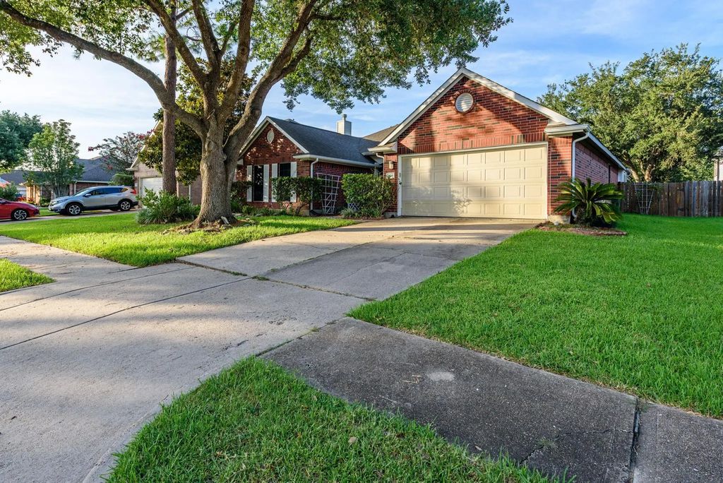 1819 Castle Oaks Drive, Pearland