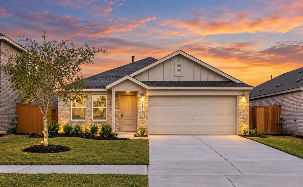 2526 Night Emerald, Rosharon