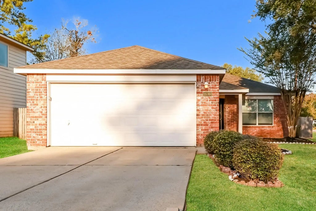 16360 Hidden River Court, Conroe