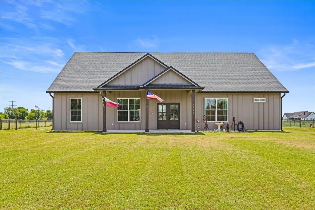 5213 County Road 127, Iola