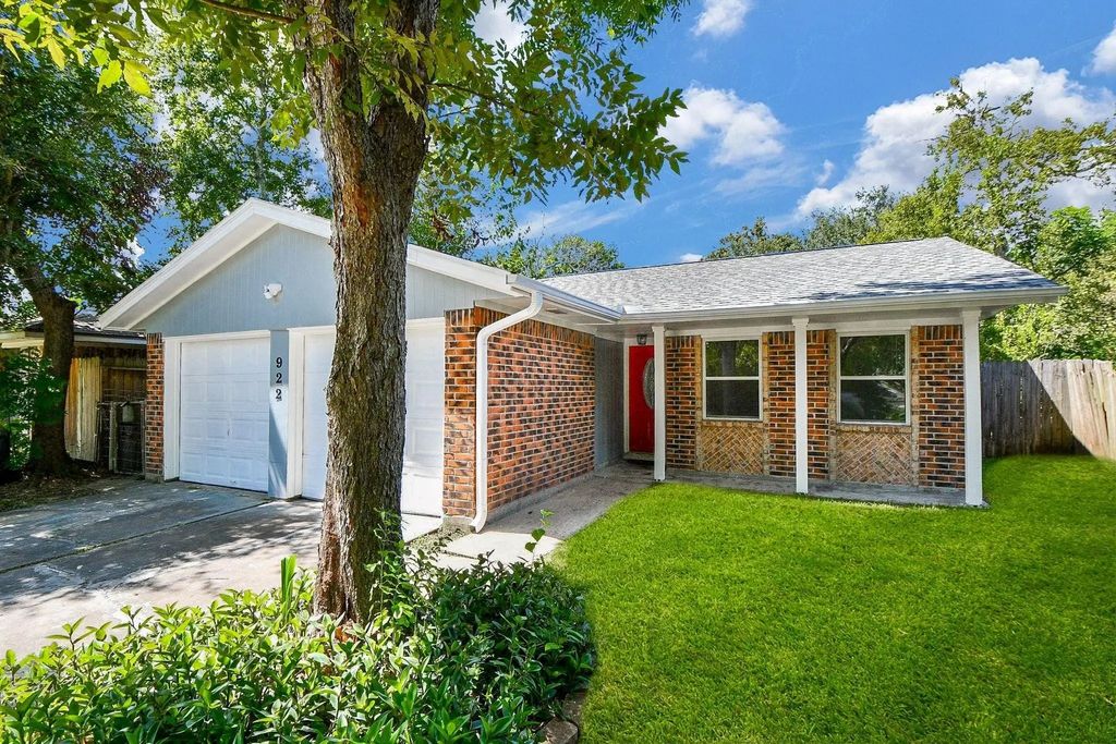 922 Bacliff Drive, Bacliff