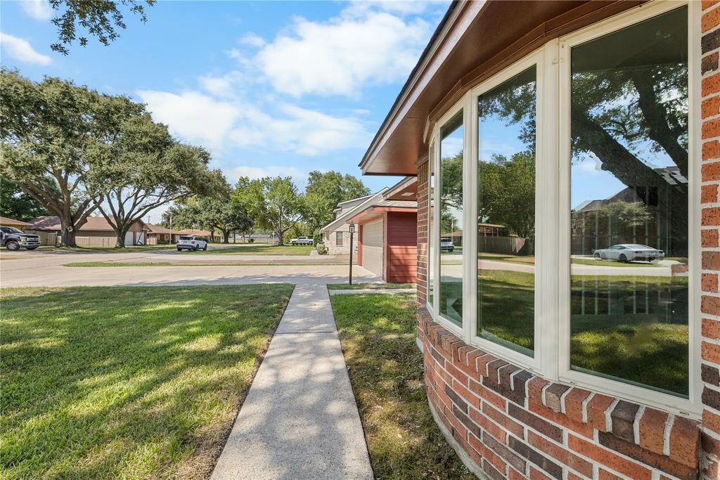 2117 Whatley Drive, Deer Park