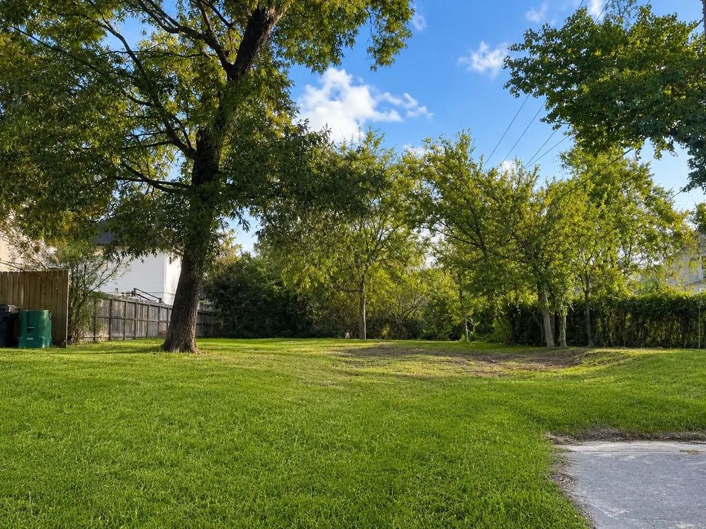951 W 41st Street, Houston