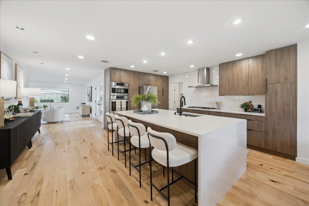 2411 Stonecrest Drive, Houston