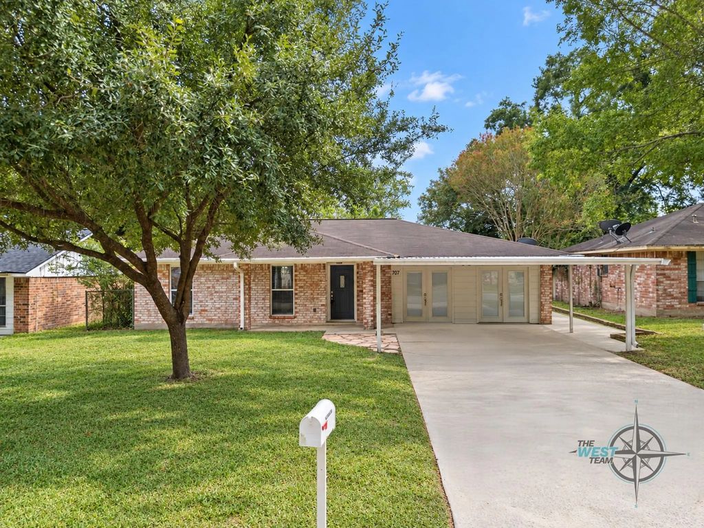 707 Hildred Avenue, Conroe