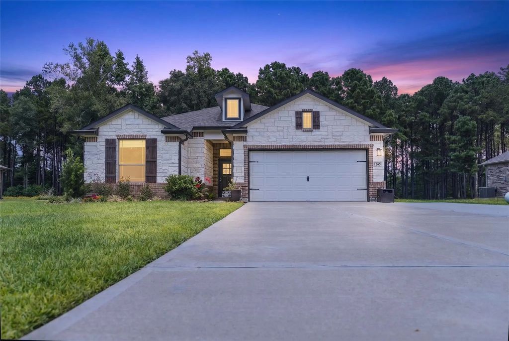 1295 Road 66112, Dayton