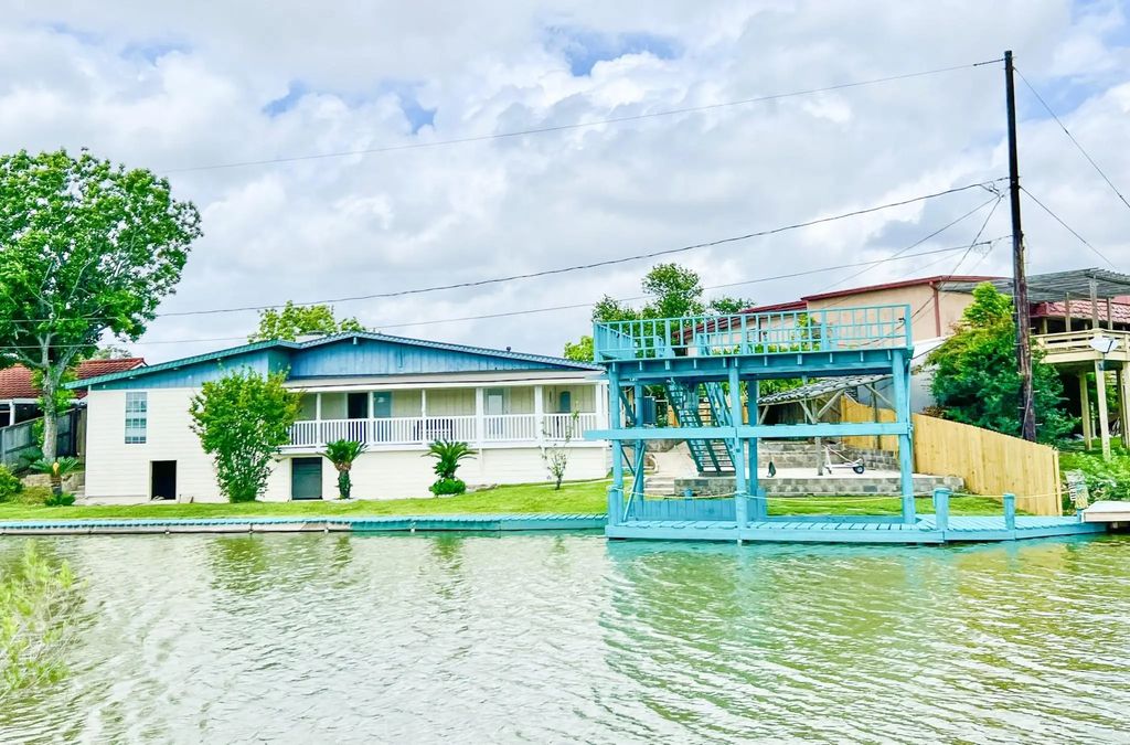 27 Marlin Lane, Baytown