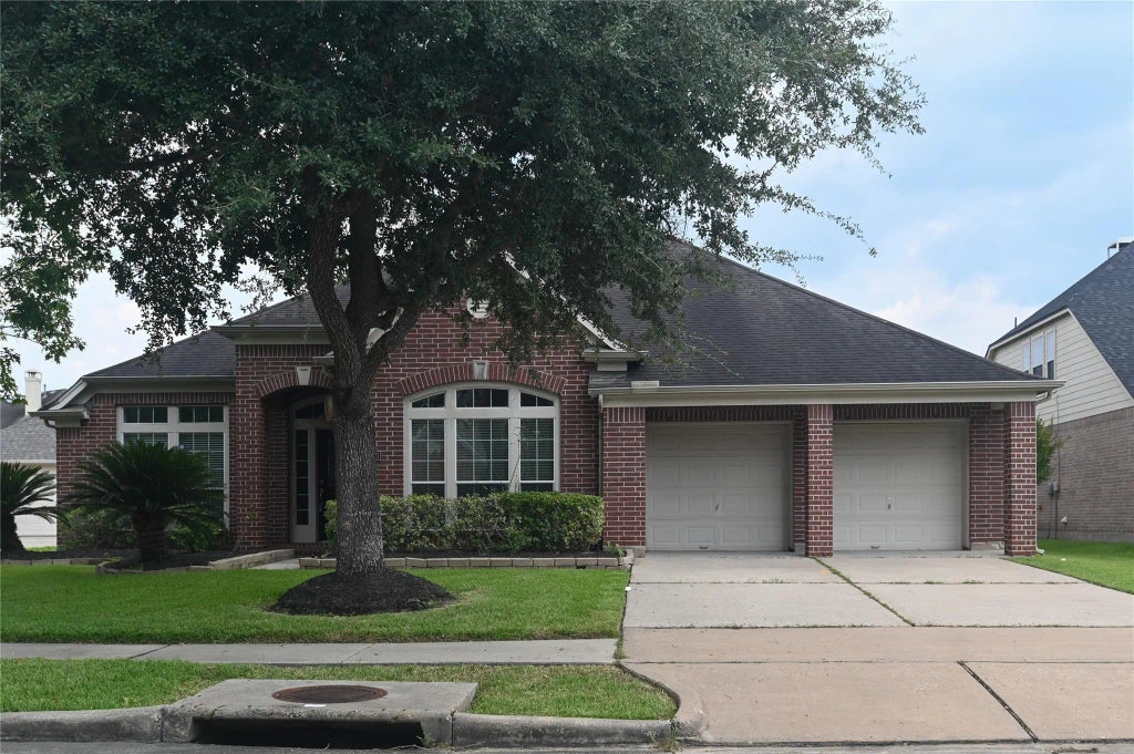 2313 Echo Harbor Drive, Pearland