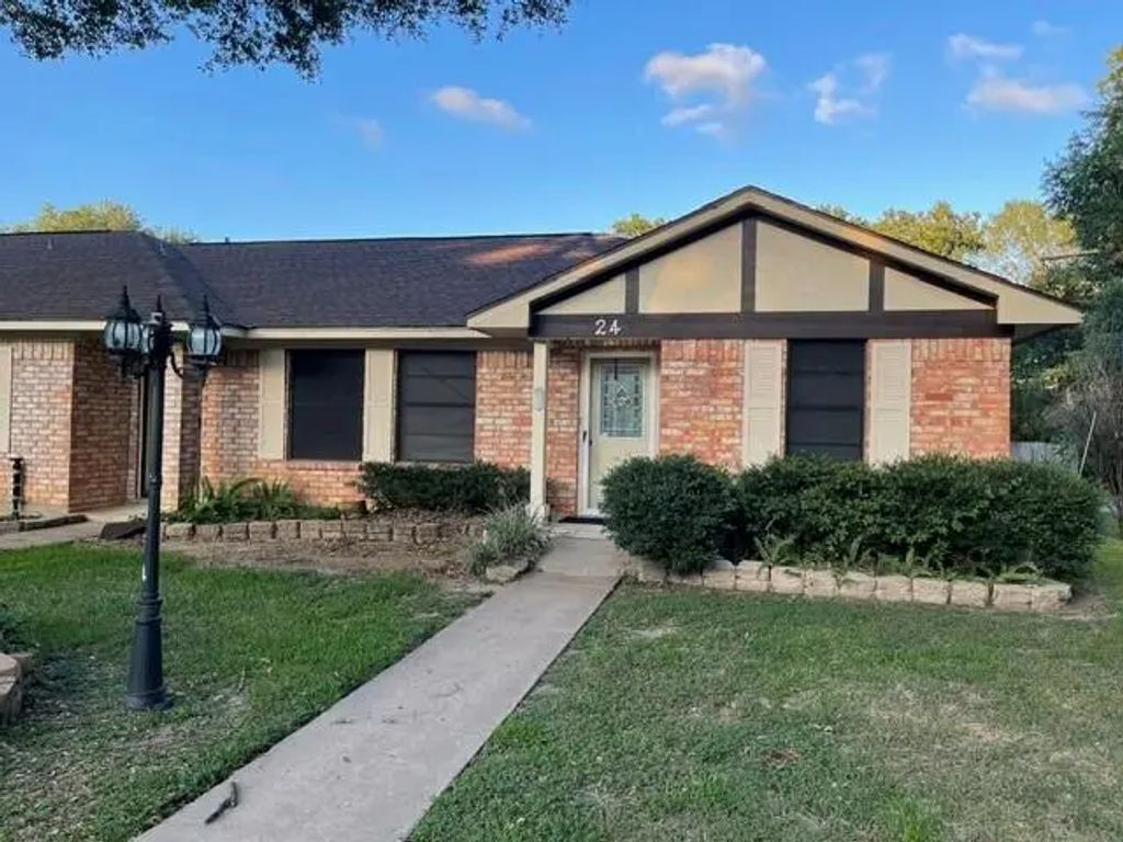 2100 Austin Street 24, Bay City