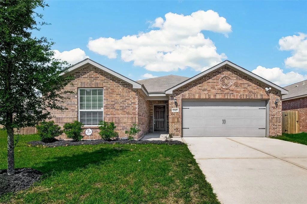 25405 Glacier Lake Drive, Cleveland