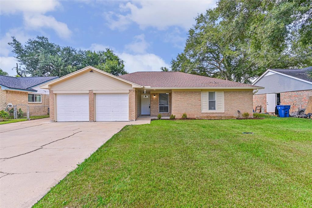 117 Dallas Street, Angleton