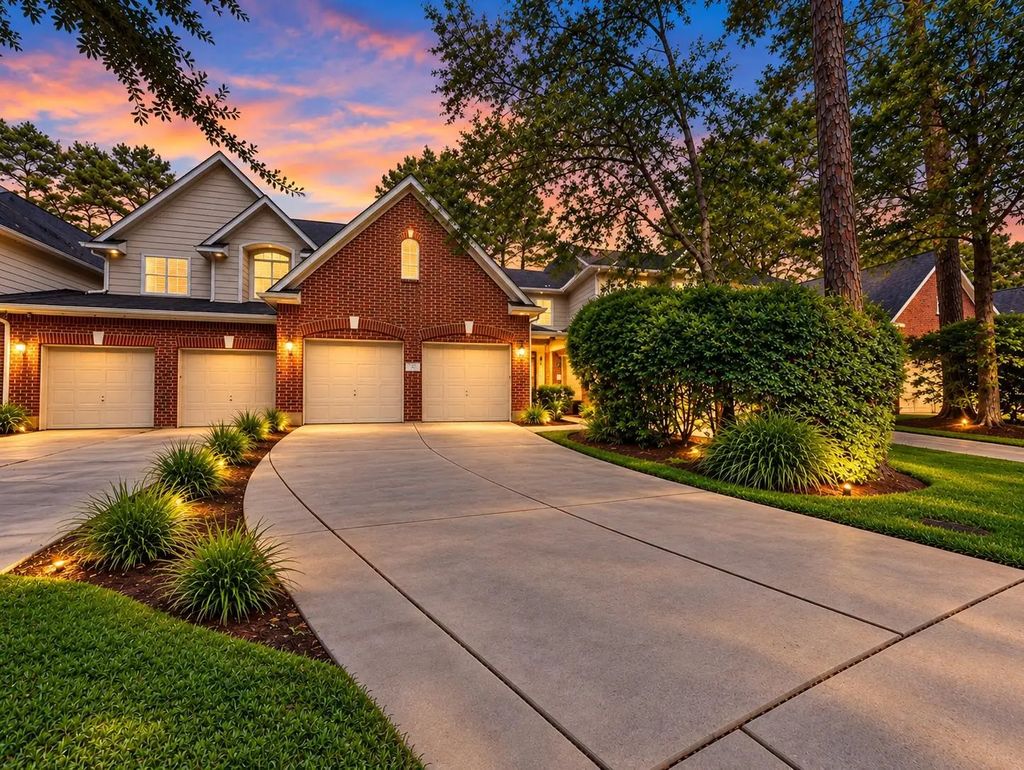 96 S Piper Trace, The Woodlands